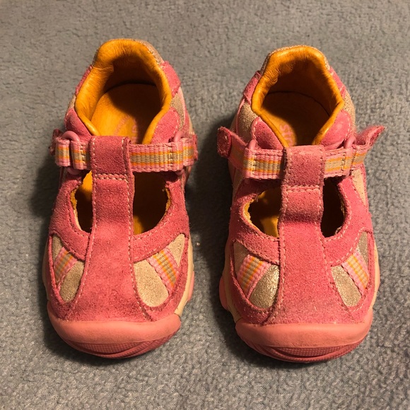 stride rite t strap shoes